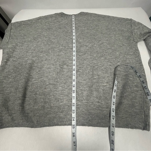 NWT Vince Camuto Light Grey Sweater with Red Heart - Picture 10 of 12